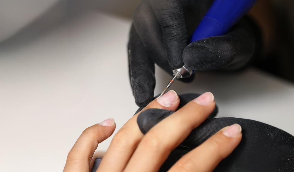 Sfeerbeeld nagels en wimpers bij CHAMÉ